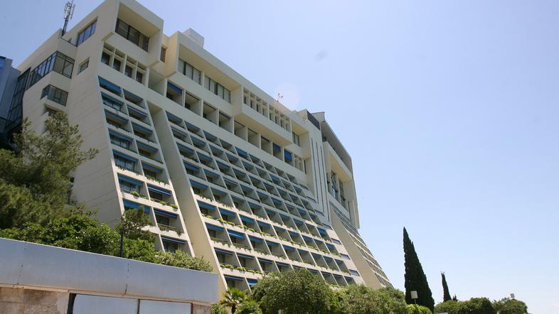 Zastavljenega je več kot polovica največjega hotelskega podjetja na Obali. (Foto