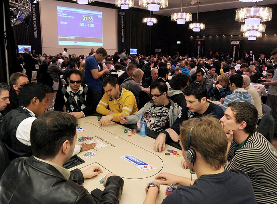 Glavna nagrada znaša milijon evrov, zanjo pa se poteguje okoli 1000 igralcev pok