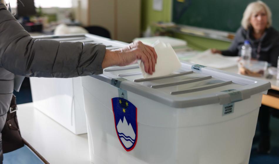 Razlika med prvima 7749 glasov, kaj bodo pokazali glasovi po pošti?