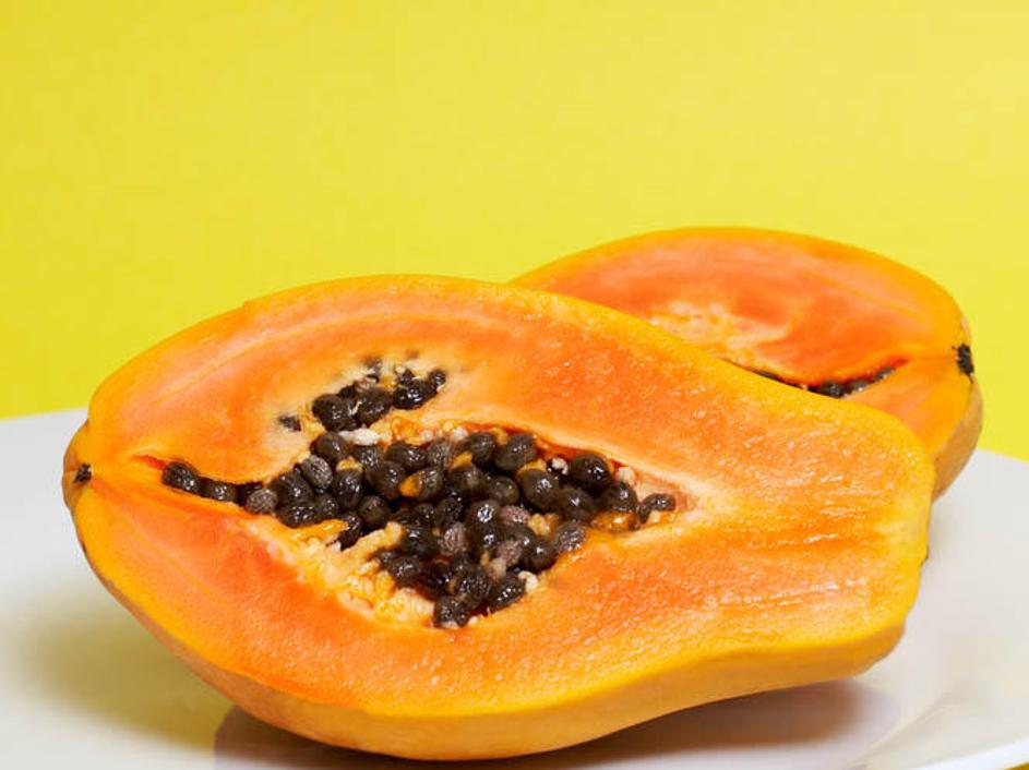 Sto gramov papaje vsebuje približno 45 kalorij.