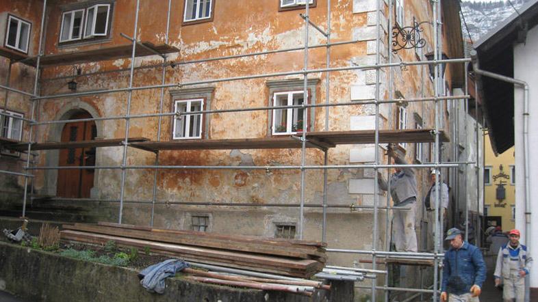 Obnovo kulturnih spomenikov v Kropi, ki so bili poškodovani ob poplavah leta 200