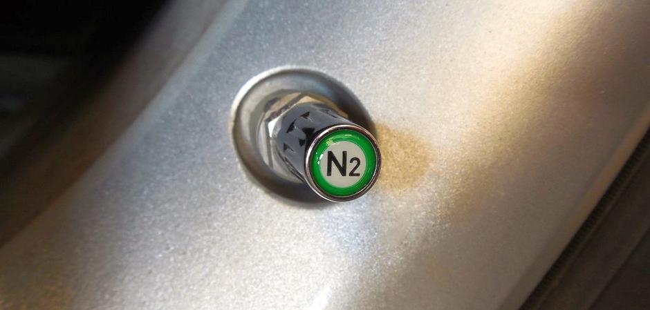 ventil, polnjenje avtomobilskih gum | Avtor: Continental