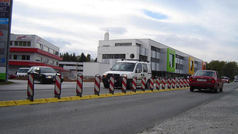 Trenutno poteka postopek za odkup dodatnih zemljišč, saj sta bila krožišču dodan