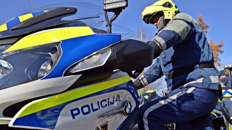 Policija motor in nova vozila znak 113 policijski motor