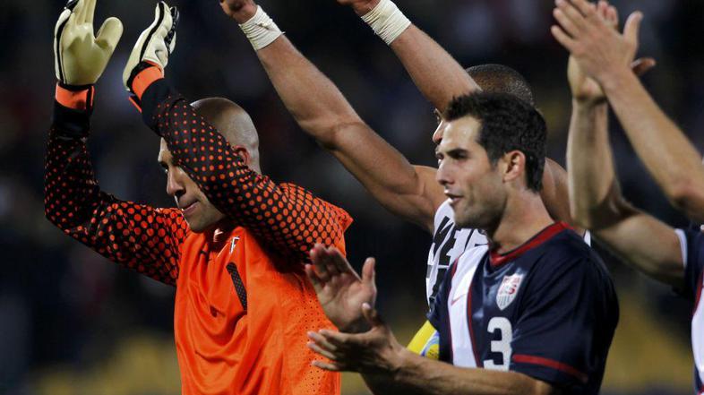 Carlos Bocanegra (številka 3) je že vrsto let nepogrešljiv člen ameriške obrambn