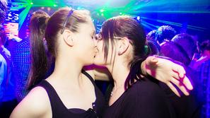 Vroče minglanje z DJ Antoionom