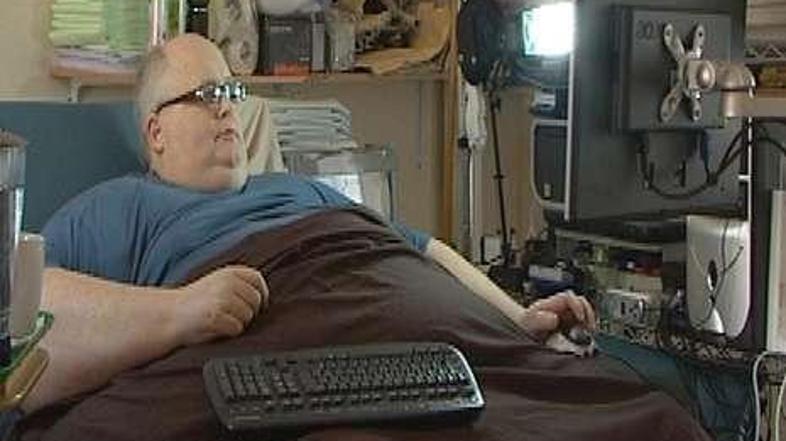 V svoja usta vsak dan ponese 20 000 kalorij, 2500 naj bi jih vseboval povprečni 