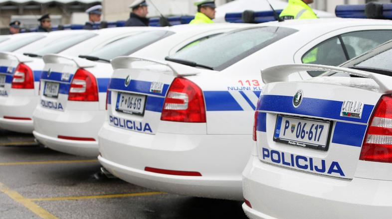 slovenija18.07.08, predaja vozil, policija, ljubljana, foto: nik rovan