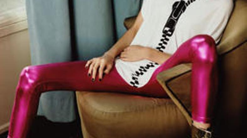 Pajkice kombinirajte z majico s potiskom.