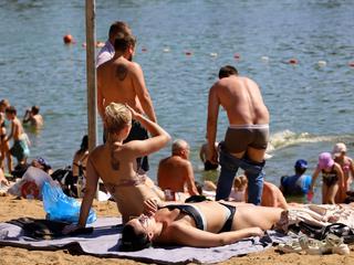 Vročina, kopalke, plaža