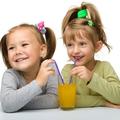 otroci, pomaranča pijača, cedevita, sok 