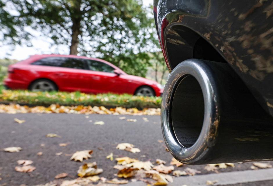 Izpusti, emisije, izpuh, izpušna cev, poraba, gorivo, promet | Avtor: Profimedia