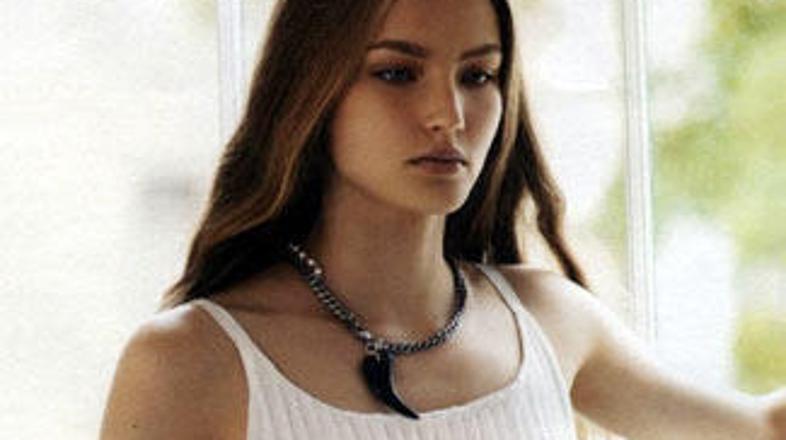 Preiskovalci naj bi v stanovanju našli več stekleničk zdravil, na katerih so bil