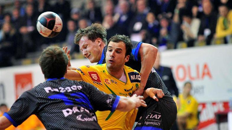 Razgor (spredaj) je tokrat za Mariborčane zadel šestkrat.(Foto: Gregor Katič)