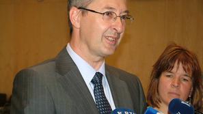 “Glede na obseg del je poslovanje v letošnjem štirimesečju okrog pozitivne ničle