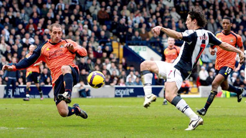 Robert Koren (desno) z dobrimi igrami v majici WBA vse bolj opozarja nase.