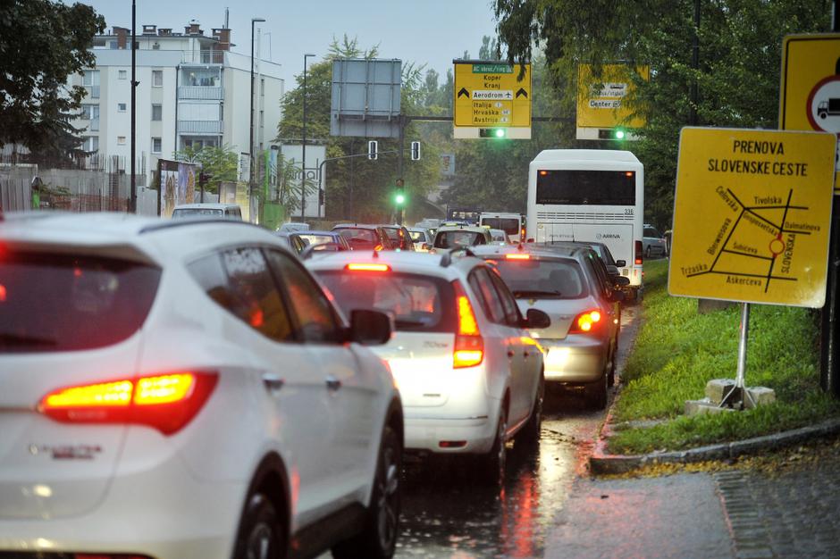 ljubljana 11.10.13, promet, jutranji promet, gneca, avtobus, avto, Dolenjska ces | Avtor: Anže Petkovšek