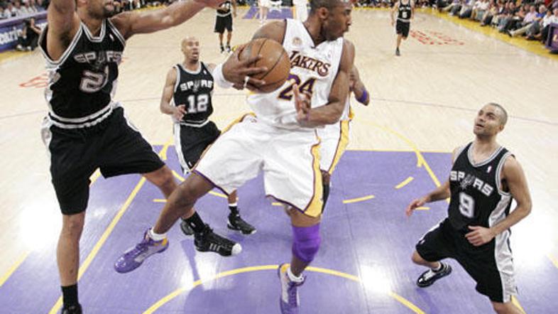 Kobe Bryant je bil neustavljiv tudi proti Spursoma Timu Duncanu in Tonyju Parker