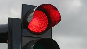 Rdeča luč na semaforju
