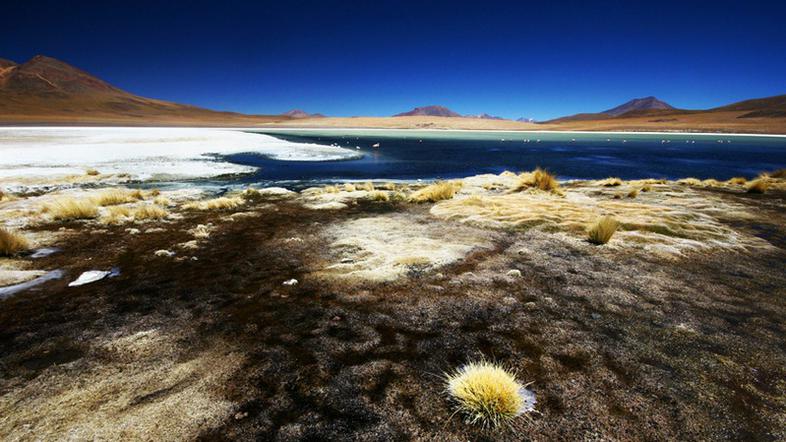 Upodobitve sanjskih pokrajin, predvsem slikovitih lagun in jezer iz visoke plano
