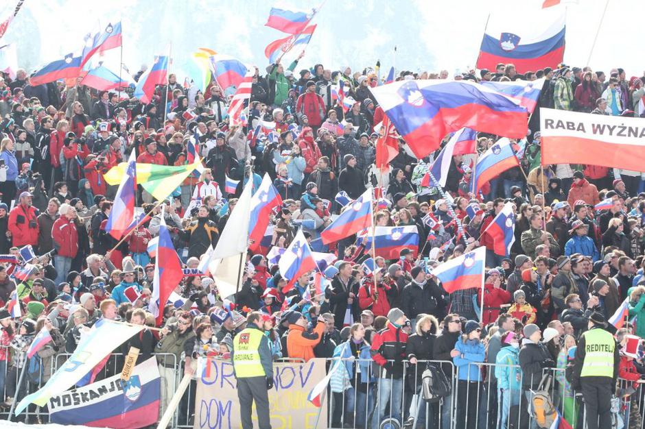 navijači planica zastave množica | Avtor: Saša Despot