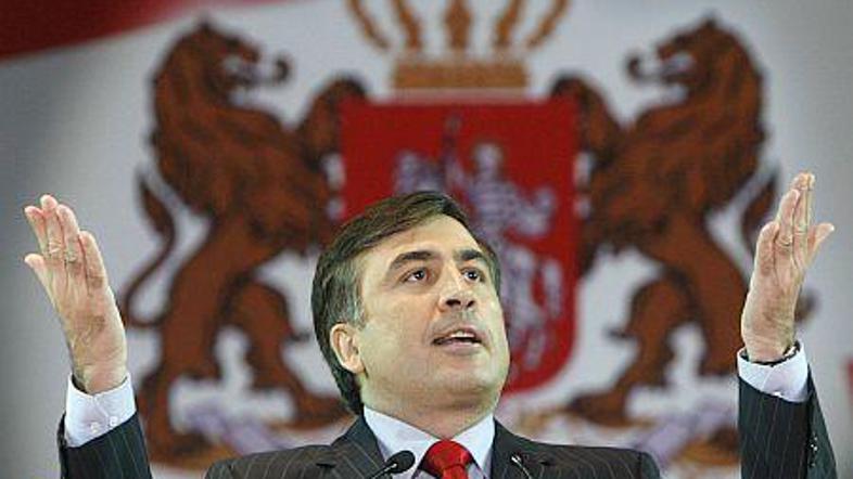 Sakašvili zahteva takojšnjo ustavitev napadov s strani Rusije.