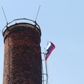 Srbsko zastavo na dimniku nekdanje tovarne Argo je zamenjala slovenska. Tisti, k