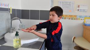 šola koronavirus učenci umivanje rok