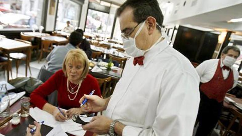 Osebje v Quintasovi restavraciji bo nosilo zaščitne maske tako kot osebje v neke