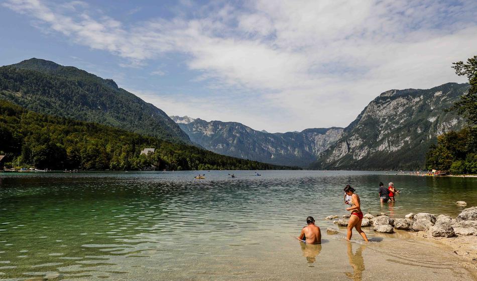 Previdno, v Bohinjskem jezeru našli nevarne toksine