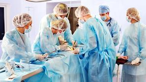 operacijska soba, operacija, zdravniki
