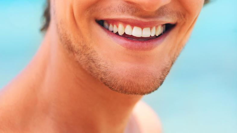 Dlačice ostajajo zaželene le še na obrazu. (Foto: Shutterstock)