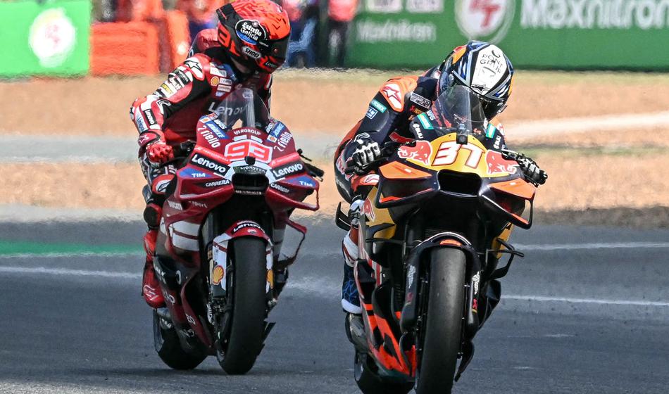 Drama že za uvod: Marquez po epski bitki primoran prepustiti zmago