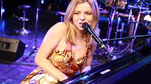 V Cvetličarni bo v četrtek, 11. novembra, Neisha predstavila svojo najnovejšo pl