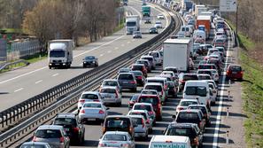 Takih prizorov na primorski avtocesti letos ni manjkalo. (Foto: Nik Rovan)