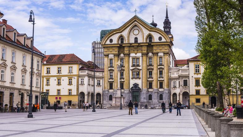 kongresni trg Ljubljana cerkev