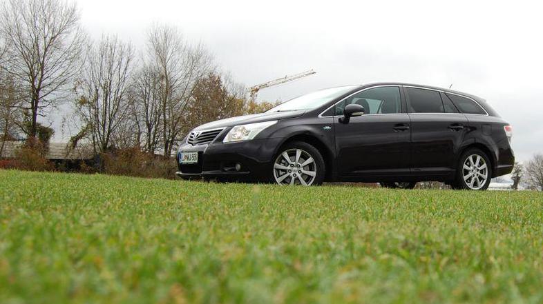 Toyota avensis wagon 2.2 D-CAT Sol. Foto: Prebil Gregor