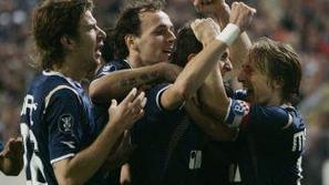 Dinamo se je z zmago nad Ajaxom uvrstil v skupinski del pokala UEFA.