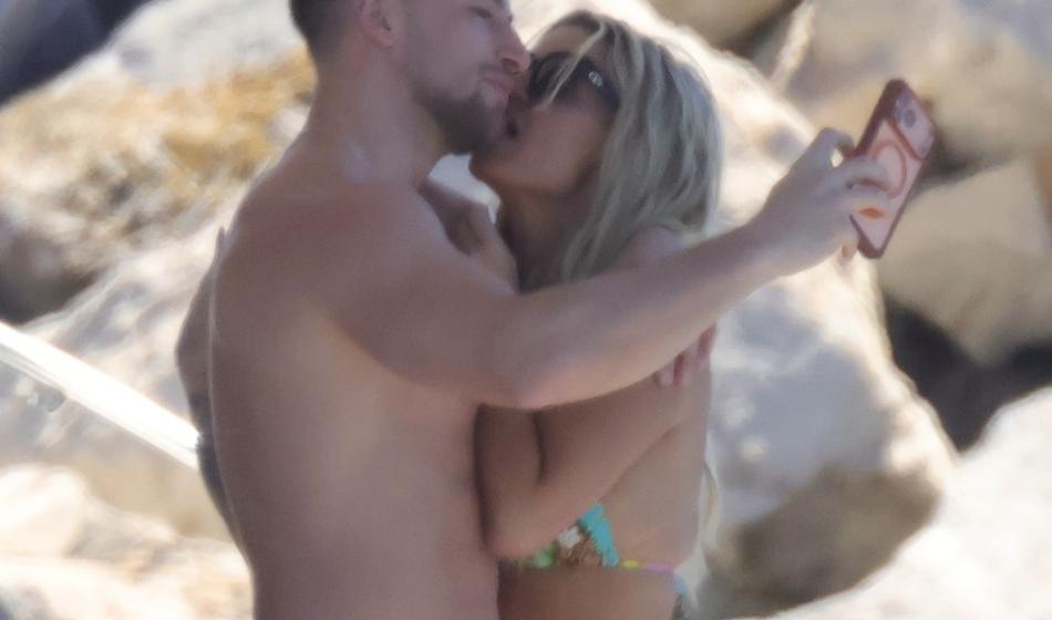 Zvezdnica je nora na svojega več kot 10 let mlajšega ljubimca