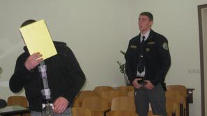 Petindvajsetletni Aleš Bartol je iz pripora pisal pisma in svetoval kolegom, naj