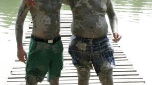 Kakovost vode v kokriškem Čukovem bajerju je ZZV preverjal 17. junija. Voda je b