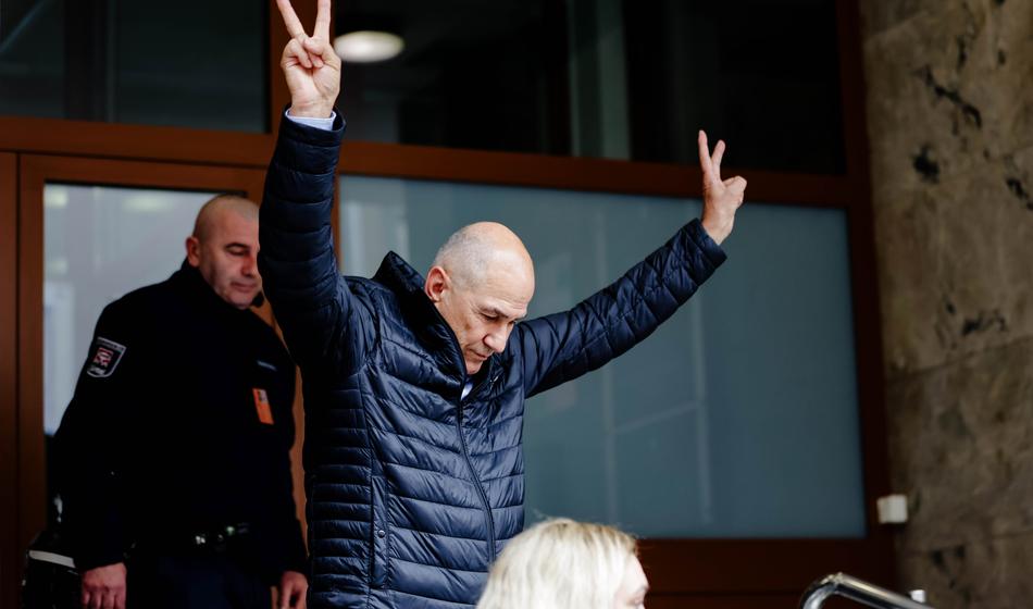 Tik pred imenovanjem nove vlade, velika zmaga za Janeza Janšo