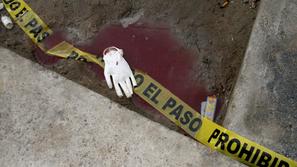 Na zabavi v mestu Ciudad Juarez na severu Mehike so oboroženci ustrelili najmanj