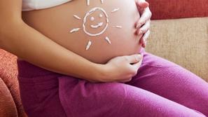 nosečnica sončna krema