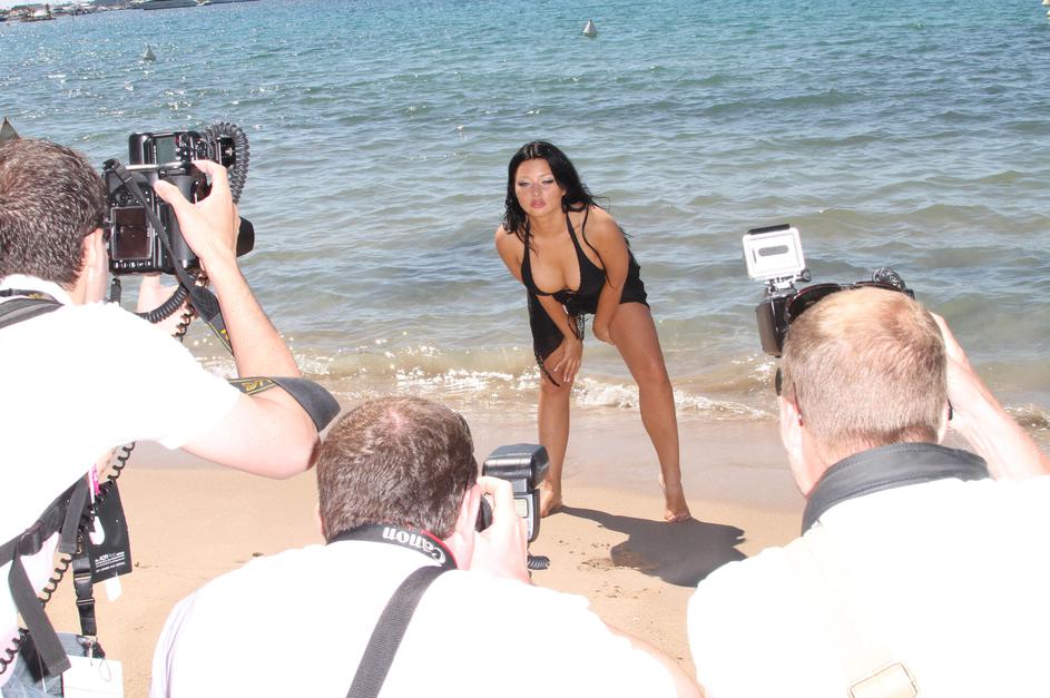 Anna Polina Cannes striptiz