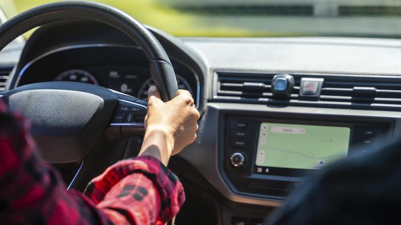 držanje volanskega obroča