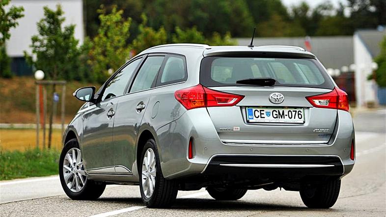 Toyota auris sports tourer