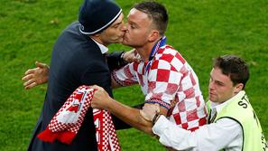 Bilić navijač varnostnik poljub šal Irska Hrvaška Poznan Euro 2012