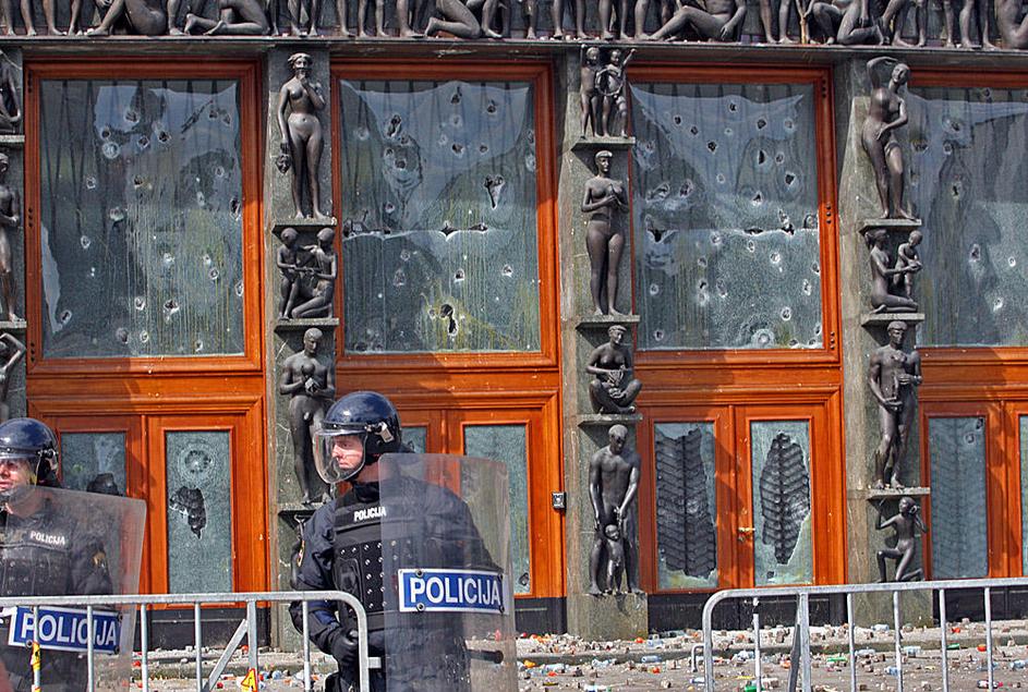 Pročelje, dz, protesti, študentje