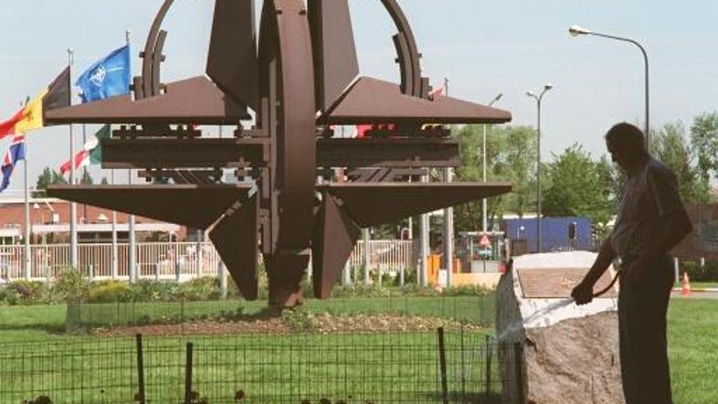 Nato obžaluje odstop Rusije od pogodbe o konvencionalnih silah v Evropi.